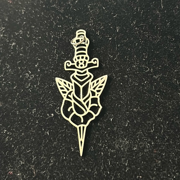 Sword and flower pendant - Picture 1 of 3